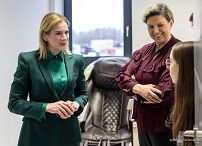 008_a_Prezydentowa_Marta_Nawrocka_spotkanie_Podopieczni_kliniki_Paley_Europe_20251213_7C6A4404.jpg