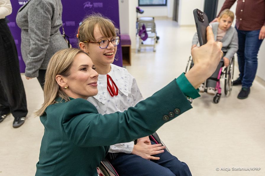 022_a_Prezydentowa_Marta_Nawrocka_spotkanie_Podopieczni_kliniki_Paley_Europe_20251213_7C6A6065.jpg