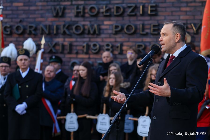 016_Prezydent_Karol_Nawrocki_Katowice_44_Rocznica_pacyfikacji_Kopalni_Wujek_16-12-2025_MWB26375.jpg