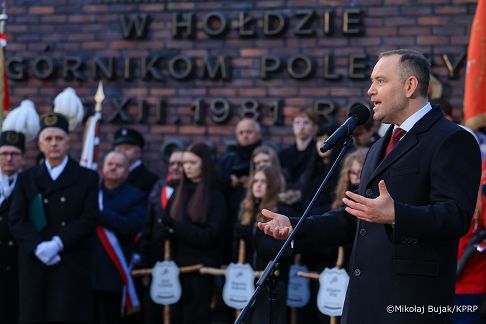 016_Prezydent_Karol_Nawrocki_Katowice_44_Rocznica_pacyfikacji_Kopalni_Wujek_16-12-2025_MWB26375.jpg