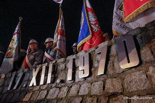 011_Prezydent_Karol_Nawrocki_Gdynia_obchody 55. rocznicy Grudnia ’70_17-12-2025_MWB14135.jpg