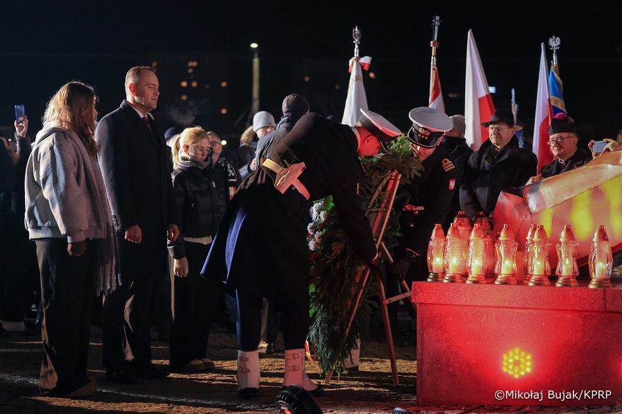 018_Prezydent_Karol_Nawrocki_Gdynia_obchody 55. rocznicy Grudnia ’70_17-12-2025_MWB28229.jpg