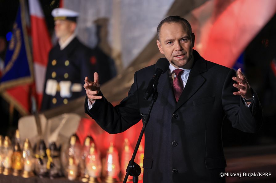 016_Prezydent_Karol_Nawrocki_Gdynia_obchody 55. rocznicy Grudnia ’70_17-12-2025_MWB28055.jpg