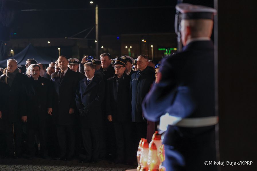 017_Prezydent_Karol_Nawrocki_Gdynia_obchody 55. rocznicy Grudnia ’70_17-12-2025_MWB26918.jpg