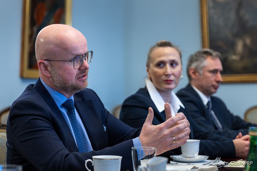 002_Minister_Mateusz_Kotecki_spotkanie z Rzecznikiem Finansowym_Michałem_Ziemiakiem_17-12-2025_MB2_4284.jpg.JPG