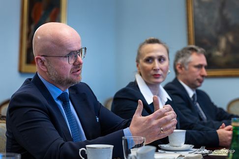 002_Minister_Mateusz_Kotecki_spotkanie z Rzecznikiem Finansowym_Michałem_Ziemiakiem_17-12-2025_MB2_4284.jpg.JPG