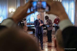 003_a_new_Prezydent_Karol_Nawrocki_Okragly_Stol_przekazanie_Muzeum_Historii_Polski_20251218_MWB15116.jpg