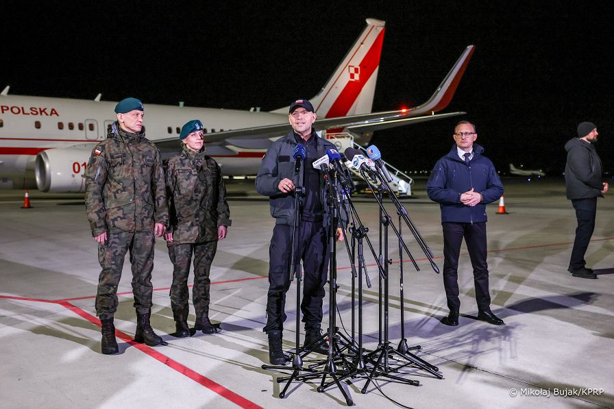 009_Prezydent_Karol_Nawrocki_wizyta_port_Rzeszow_Jasionka_i_POLLOGHUB_20251202_MWB12978.jpg