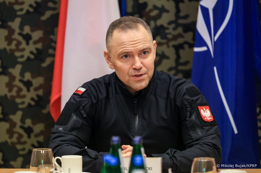 006_Prezydent_Karol_Nawrocki_wizyta_port_Rzeszow_Jasionka_i_POLLOGHUB_20251202_MWB20299.jpg