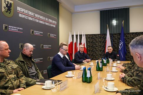 006_a_Prezydent_Karol_Nawrocki_wizyta_port_Rzeszow_Jasionka_i_POLLOGHUB_20251202_MWB11288.jpg