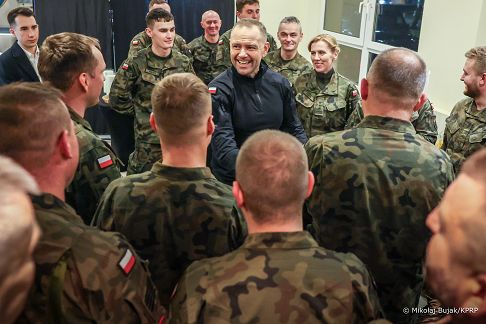009_b_Prezydent_Karol_Nawrocki_wizyta_port_Rzeszow_Jasionka_i_POLLOGHUB_20251202_MWB12063.jpg