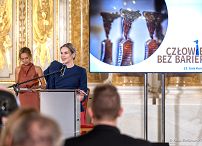 003_Prezydentowa_Marta_Nawrocka_Gala_konkurs_Czlowiek_bez_barier_20251202_7C6A7738.jpg