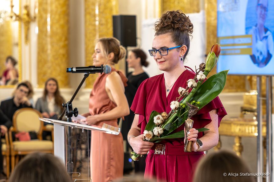 010_Prezydentowa_Marta_Nawrocka_Gala_konkurs_Czlowiek_bez_barier_20251202_7C6A8616.jpg