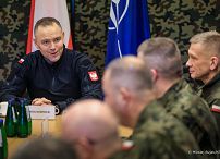 008_Prezydent_Karol_Nawrocki_wizyta_port_Rzeszow_Jasionka_i_POLLOGHUB_20251202_MWB20330.jpg