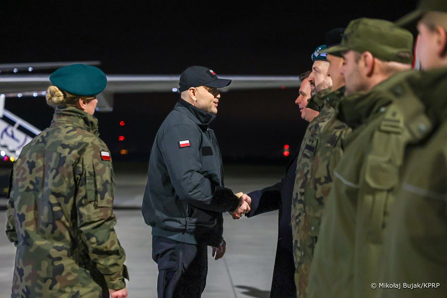 002_Prezydent_Karol_Nawrocki_wizyta_port_Rzeszow_Jasionka_i_POLLOGHUB_20251202_MWB10776.jpg