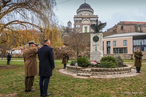 002_Prezydent_Karol_Nawrocki_wieniec_Pomnik_Krola_Jana_III_Sobieskiego_Wegry_20251203_MWB13893.jpg