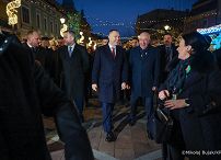 002_Prezydent_Karol_Nawrocki_spotkanie_Prezydentow_panstw_Grupy_Wyszehradzkiej_Jarmark_bożonarodzeniowy_03-12-2025_MWB15582.jpg.JPG