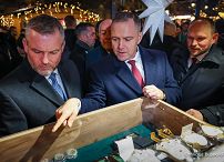 006_Prezydent_Karol_Nawrocki_spotkanie_Prezydentow_panstw_Grupy_Wyszehradzkiej_Jarmark_bożonarodzeniowy_03-12-2025_MWB15460.jpg.JPG