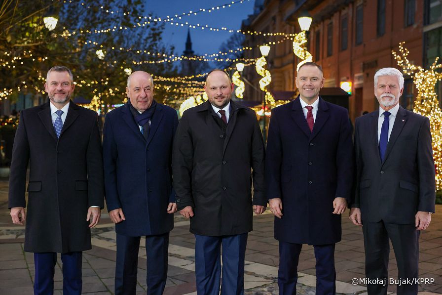 001_Prezydent_Karol_Nawrocki_spotkanie_Prezydentow_panstw_Grupy_Wyszehradzkiej_Jarmark_bożonarodzeniowy_03-12-2025_MWB15006.jpg.JPG