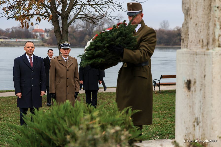 002_a_Prezydent_Karol_Nawrocki_wieniec_Pomnik_Krola_Jana_III_Sobieskiego_Wegry_20251203_MWB21115.jpg