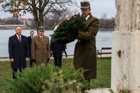 002_a_Prezydent_Karol_Nawrocki_wieniec_Pomnik_Krola_Jana_III_Sobieskiego_Wegry_20251203_MWB21115.jpg
