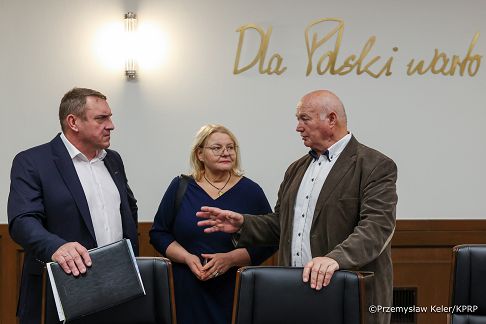 001_Minister_Mateusz_Kotecki_spotkanie z przedstawicielami branży_04-12-2025_PK1_9473.jpg.JPG