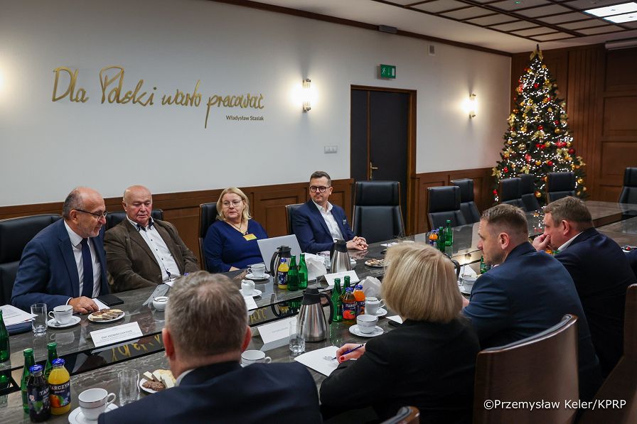 009_Minister_Mateusz_Kotecki_spotkanie z przedstawicielami branży_04-12-2025_PK1_9665.jpg.JPG