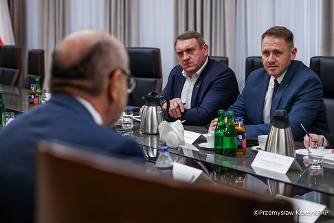010_Minister_Mateusz_Kotecki_spotkanie z przedstawicielami branży_04-12-2025_PK2_3312.jpg.JPG