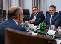 010_Minister_Mateusz_Kotecki_spotkanie z przedstawicielami branży_04-12-2025_PK2_3312.jpg.JPG