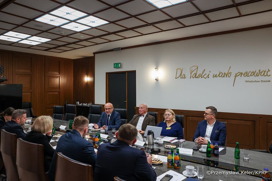 007_Minister_Mateusz_Kotecki_spotkanie z przedstawicielami branży_04-12-2025_PK1_9642.jpg.JPG