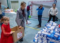 015_Pierwsza_Dama_Marta_Nawrocka_Chociwl_Paczka dla rodaka i Bohatera na Kresach_05-12-2025_7C6A2956.jpg.JPG