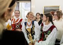 26_Marta_Nawrocka_ubieranie_choinki_Sien_Wielka_20251206_7C6A6012.jpg