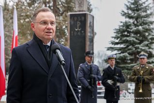 002_Andrzej_Duda_złożenie_wieńca_na_grobach_dowódców_AK_14-02-2025_MB2_1368.jpg.JPG