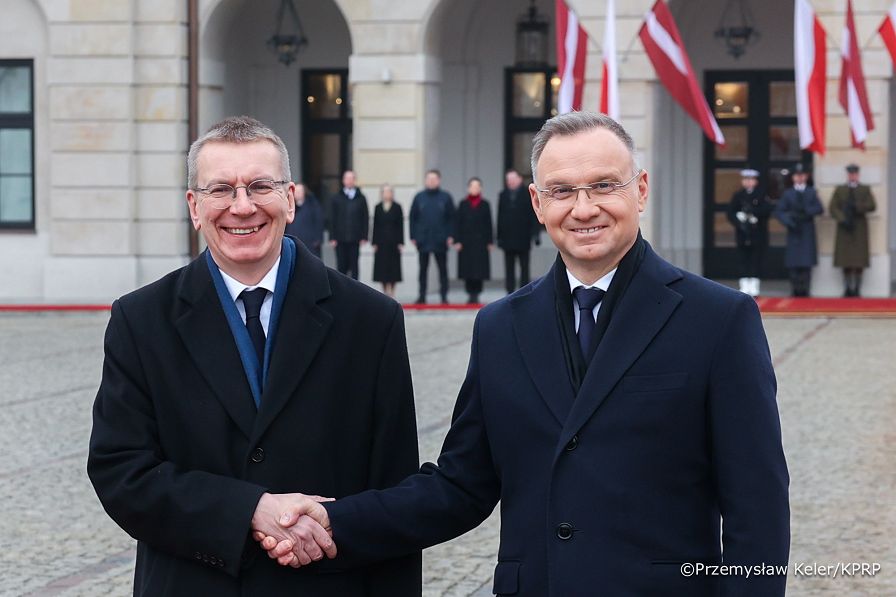 008_Andrzej_Duda_Wizta_Prezydent_Łotwy_Edgars_Rinkevics_powitanie_25-02-2025_PK1_2154.jpg.JPG