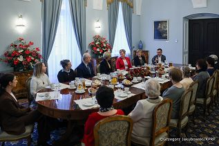 006_Agata_Kornhauser_Duda_spotkanie_wolontariusze_fundacje_małe_stópki_27-02-2025_GJB_1227.jpg.JPG