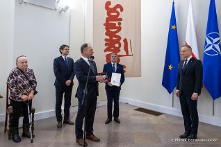 002_Andrzej_Duda_medal_od_fundacji_im_Popiełuszki_27-02-2025_MB1_9049.jpg