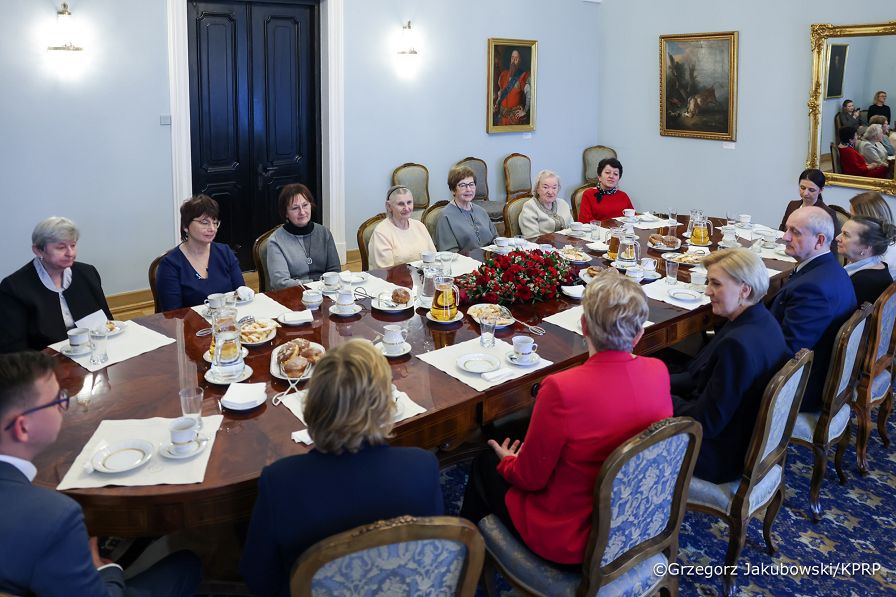 012_Agata_Kornhauser_Duda_spotkanie_wolontariusze_fundacje_małe_stópki_27-02-2025_GJB_1244.jpg.JPG