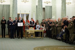 06_Andrzej_Duda_podpisanie_ustawy_o_ustanowieniu_Narodowego_Dnia_Pamieci zolnierzy_AK_20250206_GJB_9986.jpg