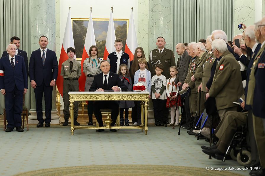 02_Andrzej_Duda_podpisanie_ustawy_o_ustanowieniu_Narodowego_Dnia_Pamieci zolnierzy_AK_20250206_GJB_9917.jpg