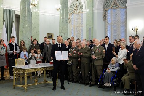 01_Andrzej_Duda_podpisanie_ustawy_o_ustanowieniu_Narodowego_Dnia_Pamieci zolnierzy_AK_20250206_GJA_8477.jpg