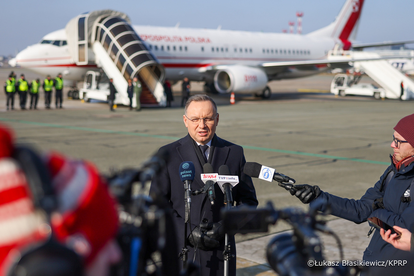 001_Andrzej_Duda_wizyta_robocza_Litwa_briefing_przed_wylotem_09-02-2025_LB_24013.jpg [691.33 KB]