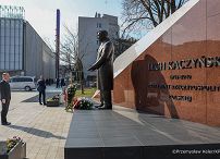 001_Andrzej_Duda_Lublin_Wieniec_Pomnik_Lech_Kaczyński_12-03-2025_PK1_2539.jpg