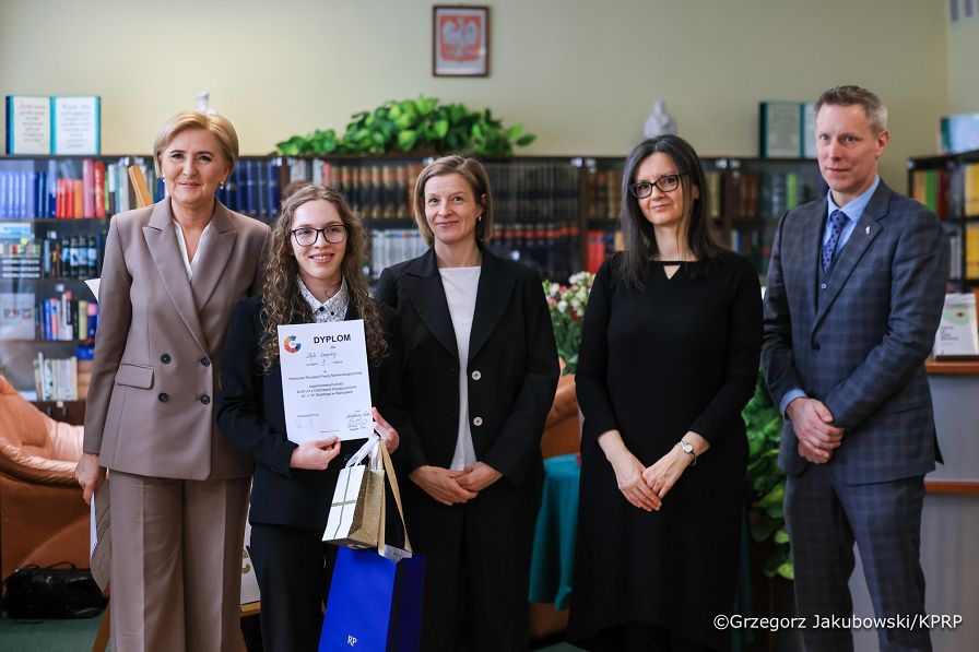 012_Agata_Kornhauser_Duda_finał_konkurs_poezji_niemieckojęzycznej_XLIX_LO_18-03-2025_GJA_1033.jpg.JPG