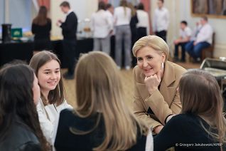 005_Agata_Kornhauser_Duda_spotkanie_uczniowie_ZSS_w_Stroniu_Slaskim_20250319_GJA_2315.jpg