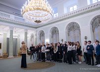 004_Agata_Kornhauser_Duda_spotkanie_uczniowie_ZSS_w_Stroniu_Slaskim_20250319_GJB_4202-Poprawione-Szum.jpg