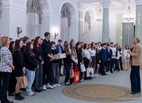 001_Agata_Kornhauser_Duda_spotkanie_uczniowie_ZSS_w_Stroniu_Slaskim_20250319_GJB_4175-Poprawione-Szum.jpg