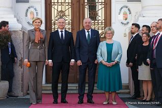 004_Andrzej_Duda_Agata_Korhauser_Duda_Wizyta_Węgry_Prezydent_Węgier_Tamas_Sulyok_Małżonka_powitanie_21-03-2025_MB2_3494.jpg.JPG