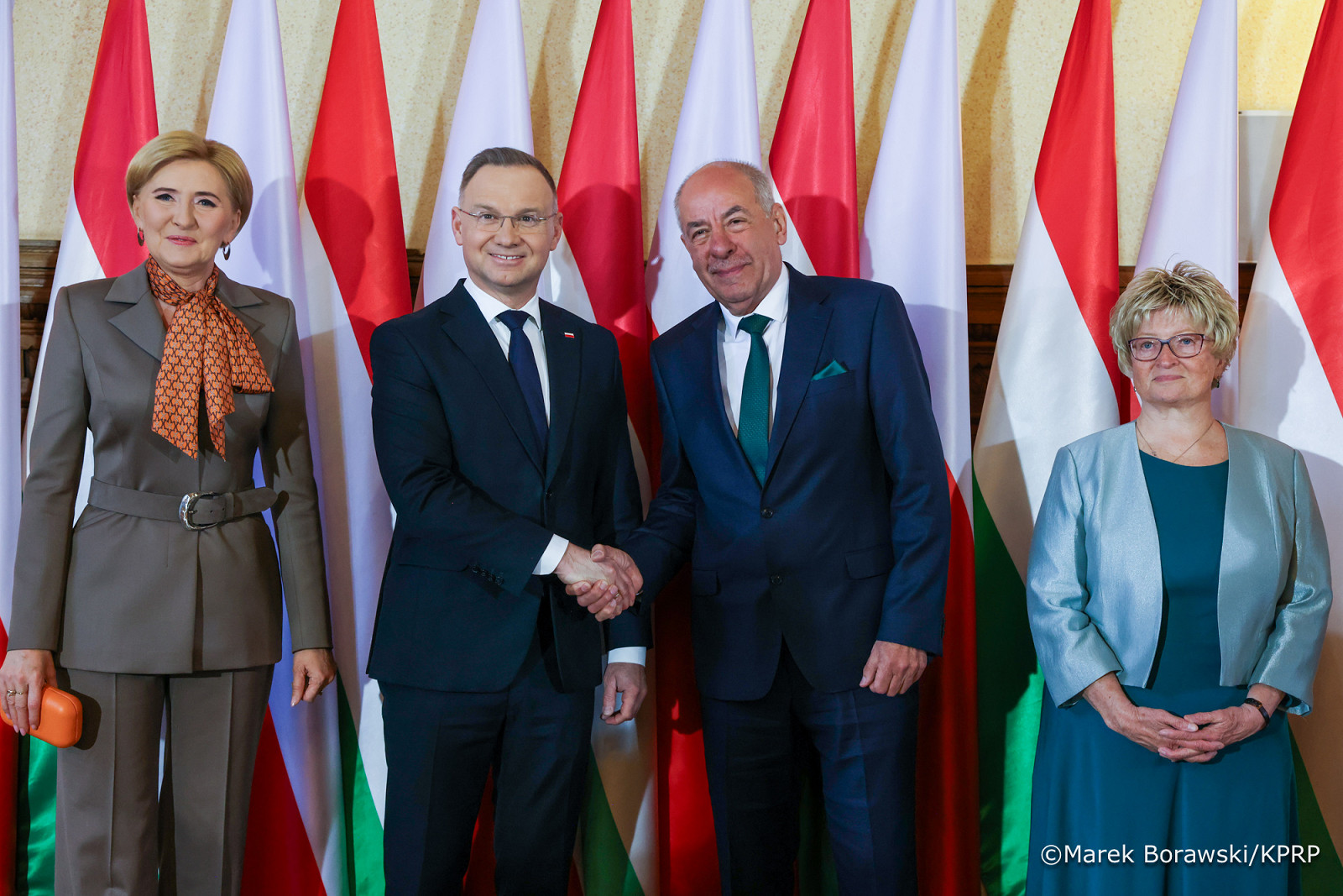 006_Andrzej_Duda_Agata_Korhauser_Duda_Wizyta_Węgry_Prezydent_Węgier_Tamas_Sulyok_Małżonka_powitanie_21-03-2025_MB1_4710.jpg.JPG [956.11 KB]