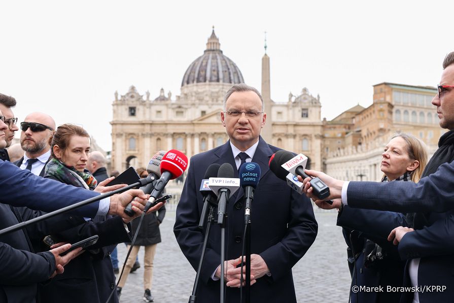 001_Andrzej_Duda_Wizyta_we_Włoszech_wypowiedź_dla_mediów_28-03-2025_MB1_0814.jpg