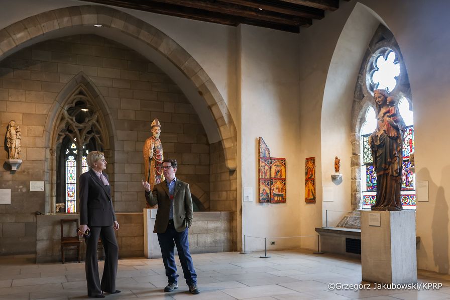 002_Agata_Kornhauser_Duda_wizyta_Met_Cloisters_04-03-2025_GJB_3989_1.jpg.JPG